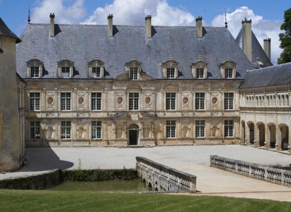 Замок де Бюсси-Рабутен, Франция